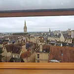 équipé En Hyper-centre Avec Parking Privé Et Gratuit - Vue Sur La Et Château De *