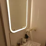 Appartement équipé En Hyper-centre Avec Parking Privé Et Gratuit - Vue Sur La Et Château De Caen