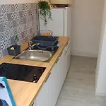 Appartement équipé En Hyper-centre Avec Parking Privé Et Gratuit - Vue Sur La Et Château De *