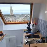 équipé En Hyper-centre Avec Parking Privé Et Gratuit - Vue Sur La Et Château De * Caen